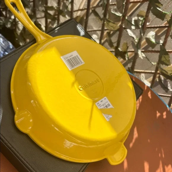 Cuisinart Chef’s Classic Enameled Cast Iron Cookware 10” Skillet in Lemon Yellow - Picture 6 of 7